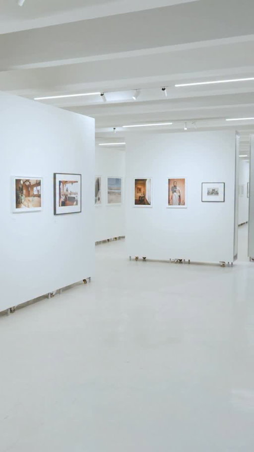 Experience “The New American West: Photography in Conversation” at #10CorsoComoGallery until April 7.

The contemporary perspective of the photographers Maryam Eisler and Alexei Riboud reactivates the historical works from the Howard Greenberg Gallery archive. The great masters of the American tradition are not presented as nostalgic relics but as living images, still capable of shaping contemporary imagination.

#10CorsoComo
#10CorsoComoMilano
