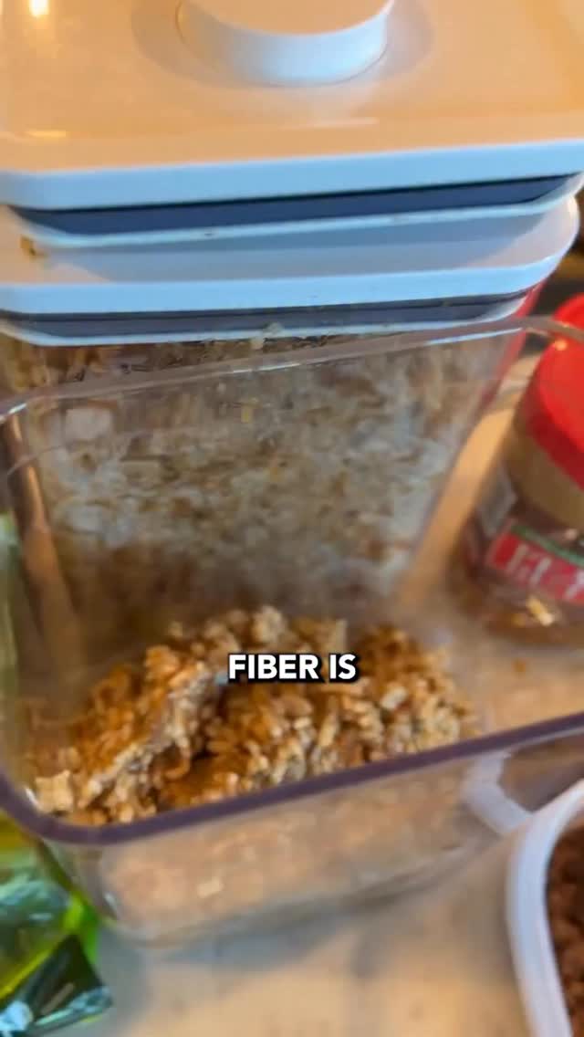 Full day of eating hitting 75g+ of fiber.
⠀⠀⠀⠀⠀⠀⠀⠀⠀
For context, this day comes out to around 250g protein, 475g carbs, and 76g fat.
⠀⠀⠀⠀⠀⠀⠀⠀⠀
Is 75g a lot? Yes. But I’m eating a solid amount overall, and I didn’t start here - this is something I built up to over time.
⠀⠀⠀⠀⠀⠀⠀⠀⠀
The mistake most people make is jumping from low fiber to high fiber overnight. That’s a quick way to feel bloated and uncomfortable. Bring it up gradually and let your body adapt.
⠀⠀⠀⠀⠀⠀⠀⠀⠀
Most guidelines sit around ~25g/day for women and ~38g/day for men, and most people aren’t even hitting that.
⠀⠀⠀⠀⠀⠀⠀⠀⠀
The research is consistent: fiber plays a major role in gut health, satiety, and blood sugar control. Consistently under-eating it becomes a limiting factor.
⠀⠀⠀⠀⠀⠀⠀⠀⠀
You don’t need 75g. But you likely need more than you’re currently getting.
⠀⠀⠀⠀⠀⠀⠀⠀⠀
#fulldayofeating #fiber #calories #FDOE #macros