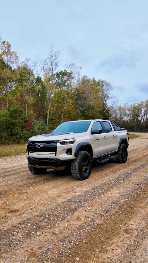 Leave ’em in the dust. #ChevyColorado