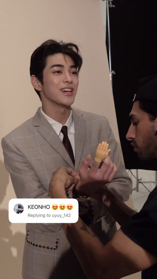 Wink + hand makeup + tiny hand 

@cortis’ Keonho on set with i-D. See the full digital cover story at the link in bio.