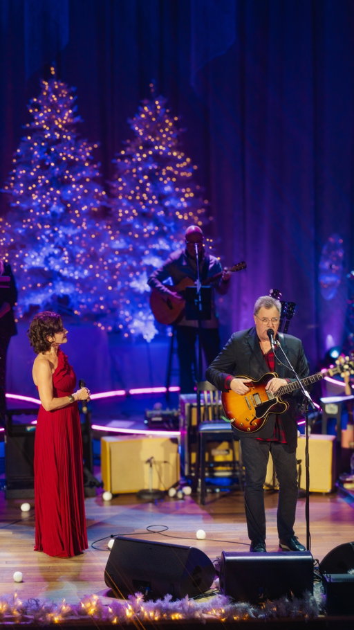 One of our favorite Christmas at the Ryman moments with @amygrantofficial & @vincegillofficial ❤️ 2026 tickets are on sale now at the link in our bio 🎄 We can’t wait to see y’all in December!