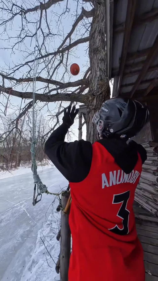 Good morning 🧊⛸️🏀 #iceskating #robworling14 #basketball #canada #ropeswing