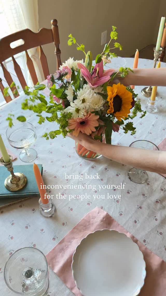 Looking for Easter hosting inspo? Look no further 🥕💛

A carrot bouquet, whimsy name place cards, a delicious carrot cake, Easter baskets and carrot cake iced lattes, @karris.nissley KNOWS the art of hosting. 

#whimsicalgirl #athomedecor #cozyaesthetichome #springhosting #easterhomedecor