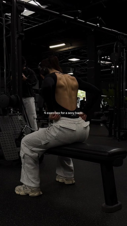 backless dress szn is upon us girls 😏🤏 

@dfyne.official code BREE 
-wearing new impact bodysuit (midnight black) + revive cargo sweatpants (grey marl) both xs! 

#dfyne #gym #gymgirl #explore #gymootd #gymfit #gymmotivation #backday #backworkout #workoutroutines #summerbody