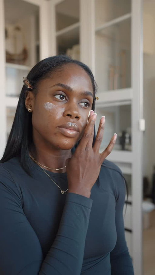 Look put together in just 5 minutes with 3 @bobbibrown faves

Vitamin Enriched Face Base
Weightless Skin Foundation in shade Neutral Chestnut
Long-Wear Cream Shadow Stick in Smokey Topaz

#BobbiBrownPartner