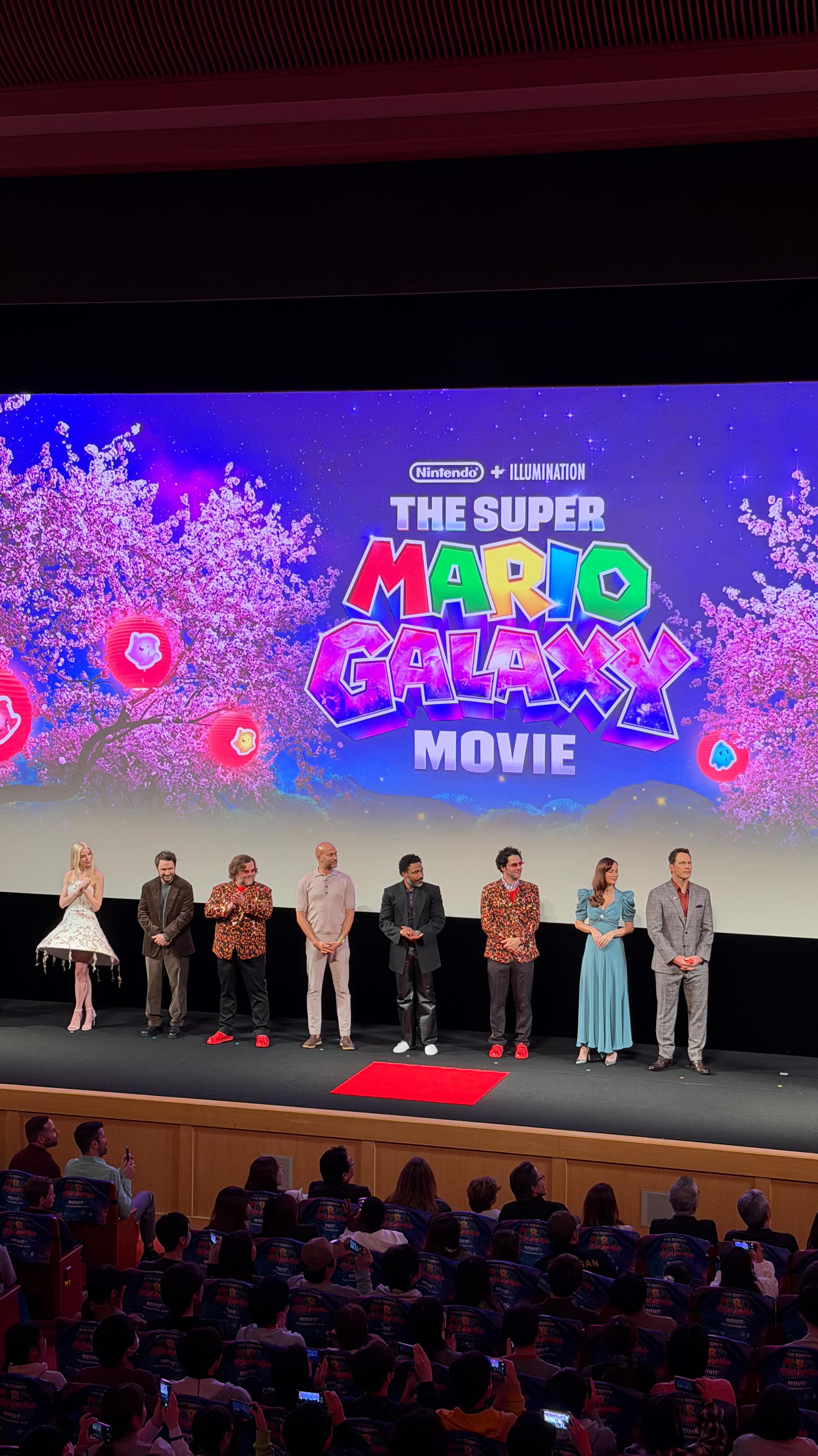 jugar el telefonito con jack black y donald glover no estaba en mis bingo cards del año... thank you @supermariomovie