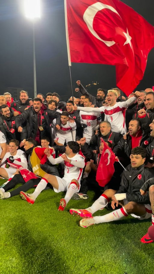 YER GÖK İNLESİN, BU SESİ DİNLESİN! 🇹🇷

HEP SENİNLEYİZ TÜRKİYE! 💪