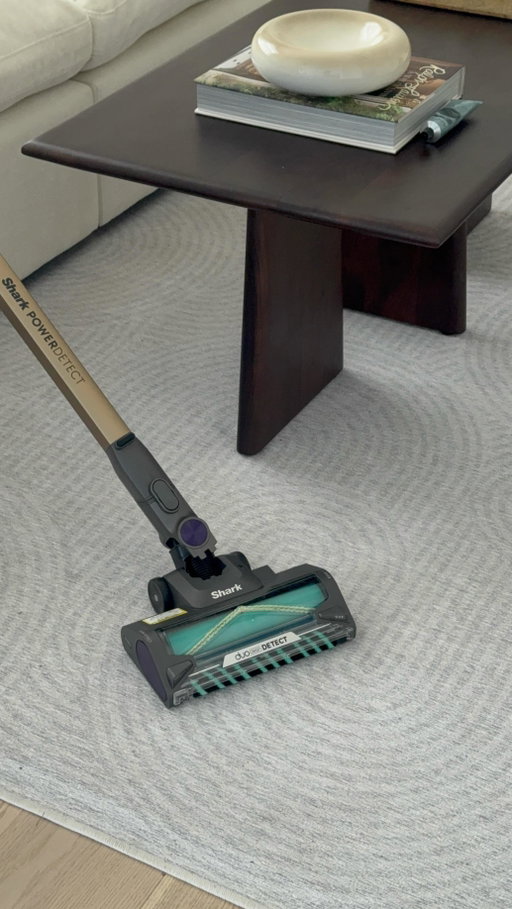 #pub 
Rien de mieux qu’un petit reset à la maison!
J’adore avoir des outils qui rendent le ménage du quotidien simple et efficace. Mon système sans fil PowerDetect Clean & Empty de @sharkhomeca rend le tout tellement facile pour garder mon espace propre et frais. Léger, puissant, et sans fil: nettoyer chaque coin de la maison devient un jeu d’enfant.
Un espace propre = un esprit léger
@Sharkhomeca #Sharkpartner #SharkHome #HomeReset #CleanHome RoutineMaison