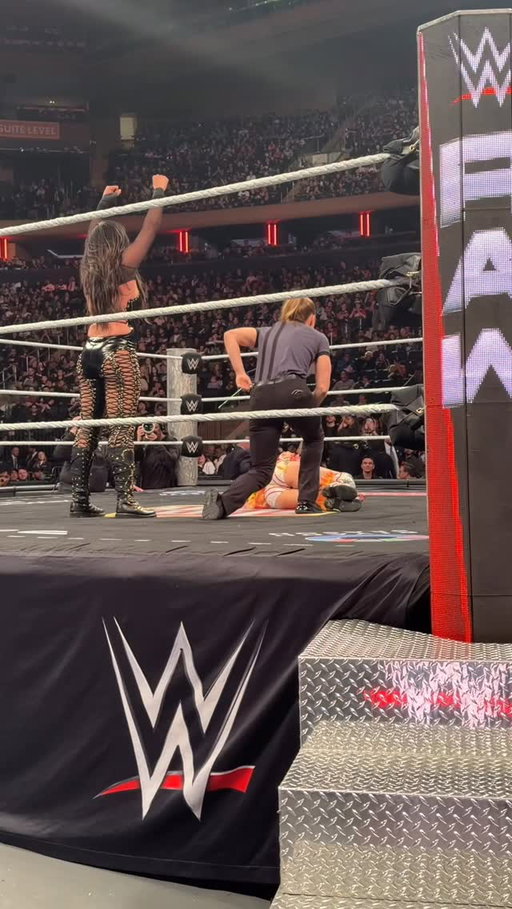 Iyo Sky takes a super scary bump #wwe #wweraw
