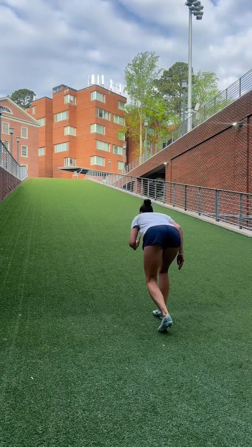 Come workout with me as a member of team USA training for the World Cup this summer! Today was an acceleration and conditioning day and I loved it 🏃‍♀️shout out @coach_jarvi for the workout 💪 #workoutroutine #training #sprinting #acceleration #conditioning @NikeLacrosse @Nike