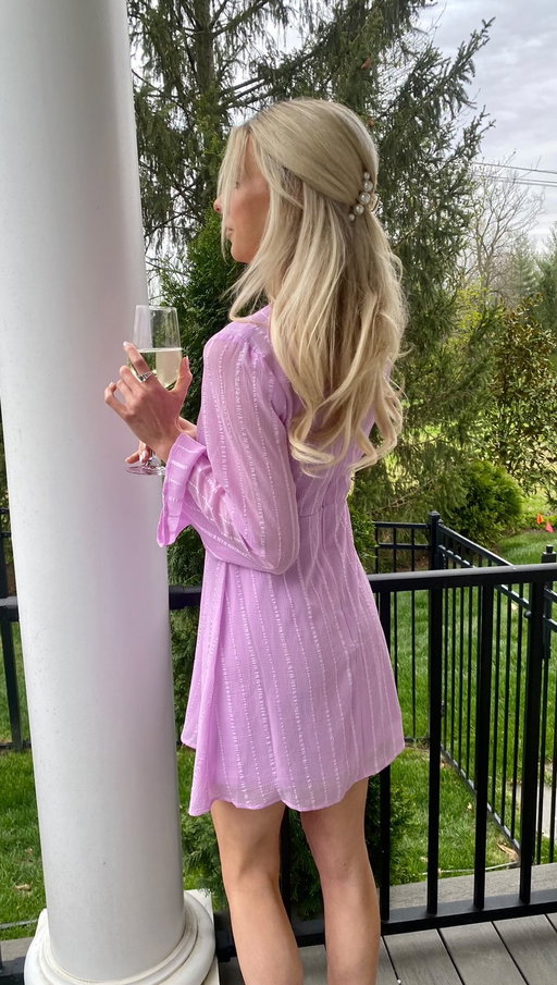 The perfect fun cocktail for Easter weekend 🐣 & turn your spritz from purple to pink 

Empress Easter Spritz 
• 1.5 oz Empress 1901 indigo gin
• .5 oz elderflower liquor 
• .5 oz Lemon juice
• 3 oz Prosecco 

Cheers!💟🌸