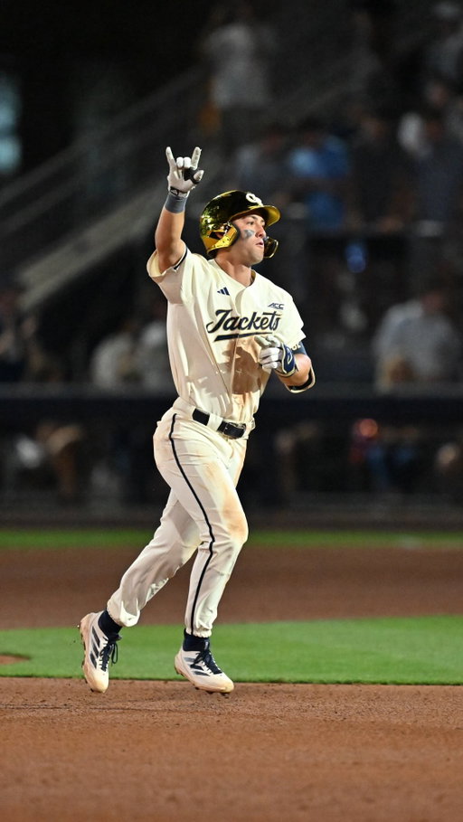 𝐈𝐓’𝐒 𝐎𝐔𝐓𝐓𝐀 𝐇𝐄𝐑𝐄!!

@carsonkerce sends a ROCKET to right! His 3rd of the season!

408 ft / 105 EV / 22 degrees 

📺 ESPN 2
#StingEm🐝 x #WreckHavoc