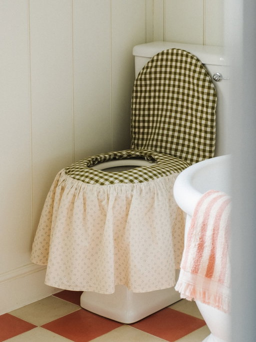 We’re raising the lid on something new 🚽✨

Introducing our whimsy toilet seat covers. Complete with contrasting trims in our iconic prints and patterns, why stop at bedding when it comes to mixing and matching. With our latest arrivals, you’ll never have to settle for a bog-standard bathroom again 💛 

#pigletinbed #cottagecore #whimsy #interiordecor