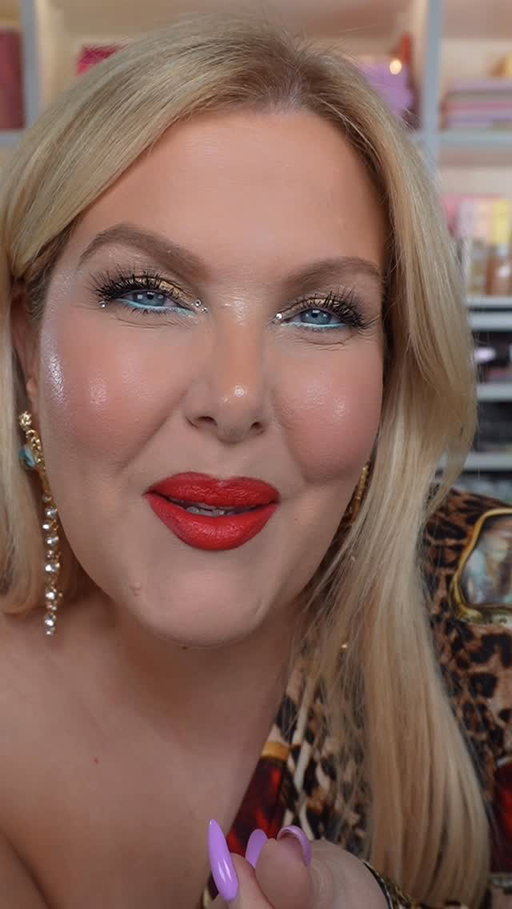 Unlocking the dating vault …
Skin prep @byoma @sulwhasoo.anz 
Foundation @patricktabeauty 
Blush @simihazebeauty 
Eyes @makeupbymario and @hudabeauty 
Mascara @hourglasscosmetics 
Lipsticks @byterryofficial 
#louistheroux #makeup #dating #lifeadvice