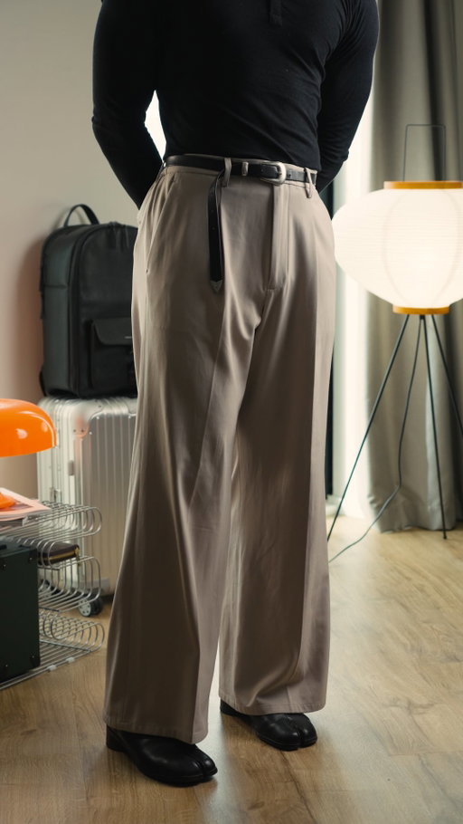 The Secret To Glowing up… Is in your pants. 

The secret to a good outfit is in your pants.

No, not like that.

I mean your pants. 

Your legs take up 1/2 of your body

so stop wasting that 1/2 

with pants that make you look like a TEMU model.

Instead, invest in a high-quality pair of trousers or jeans that fit you. 

And there are ONLY 3 rules you have to follow

1. They should fit perfectly on the waist 
2. Give your legs some room to breathe 
3. and sit perfectly on your shoes 

and now you never have to worry about your outfit.

Brands featured:
@yhoneofficial 
@shinzobrand 
@porterjames 
@hare_official 

#fashion #menswear #outfit #clothing