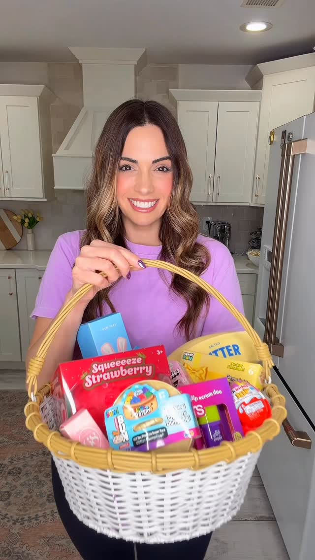 MAKE AN EASTER BASKET FOR MY DAUGHTER WITH ME! (And just to be clear, the Easter Bunny brings her his own basket! This is just from my husband and I 💕)

#momlife #easter #easterbaskets #preppy #momsofinstagram @rms.usa @sunnydaysent @kinderus