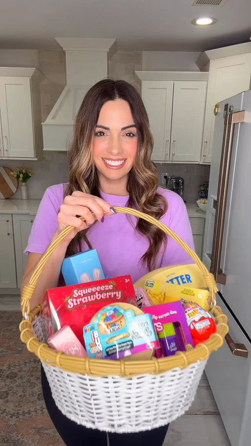 MAKE AN EASTER BASKET FOR MY DAUGHTER WITH ME! (And just to be clear, the Easter Bunny brings her his own basket! This is just from my husband and I 💕)

#momlife #easter #easterbaskets #preppy #momsofinstagram @rms.usa @sunnydaysent @kinderus