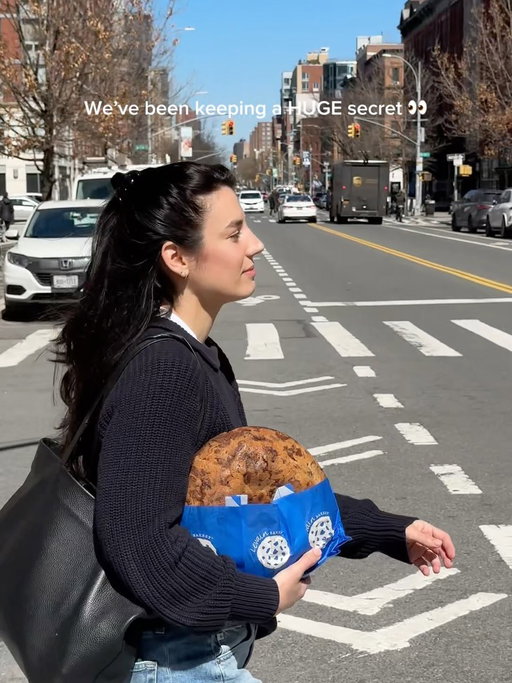 Overheard on the streets of New York: “that’s the biggest cookie I’ve ever seen!”

🍪
🍪
🍪
🍪
🍪

(April Fools! 🫣 but be honest …. would you take a bite?!)