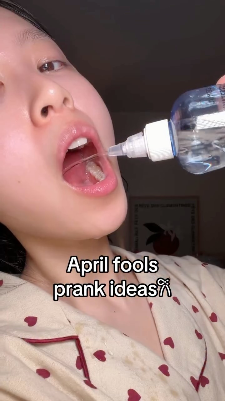 April Fools prank ideas🤭 also I got Oreo stuck in my teeth😭 

#AprilFools #skincaretips #aprilfoolsday #firstofthemonth #koreanskincare skincare routine, skincare tips, kbeauty
