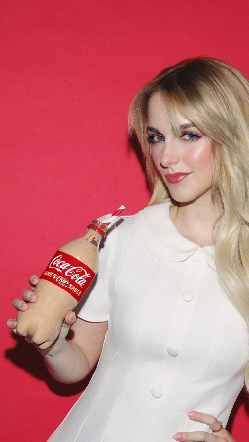 @mckennagraceful was the first to try the Cane’s Sauce Coke… would you?? @raisingcanes x @cocacola

#AprilFools