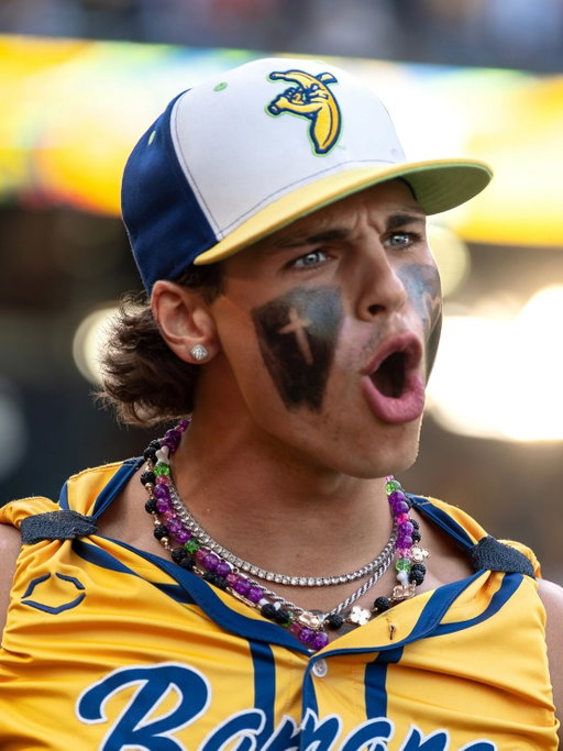 Out West 🏝️❤️‍🔥 
•
These past few weeks were some of the most rewarding days of my life. I can feel the love and support growing and I appreciate it more than y’all realize! THANK YOU CALIFORNIA 💜
•
#kj #savannahbananas #cali