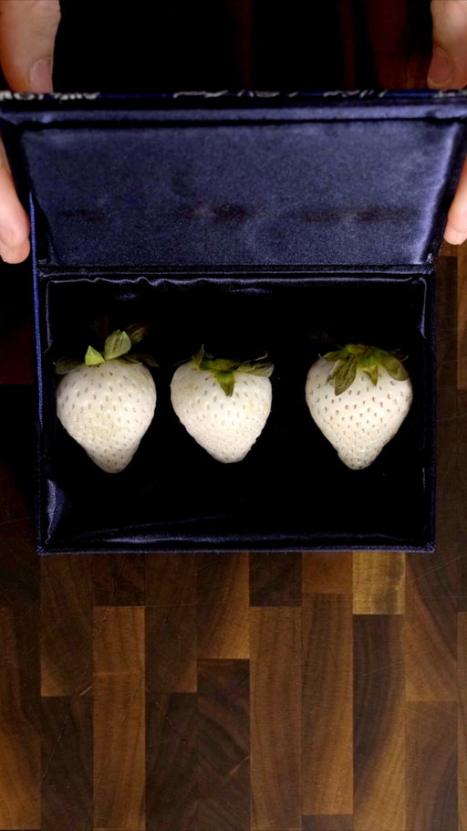 I wish they sold these in a 1 pack...

#japan #fruit #foodie