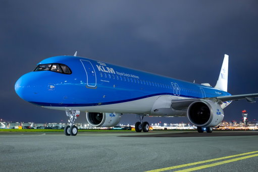 Remember that promise we made about more arrivals this year? Well… here she is 😎✨ 

Say hello to Kleine wintervlinder (Winter moth), our brand-new 15th A321neo. 

Fuel-efficient engines, quieter, and a vibe that just works. 
Welcome to the family, Winter moth. 💙✈️ 

📷: @jasonvermeulen 

#KLM #A321 #Airbus