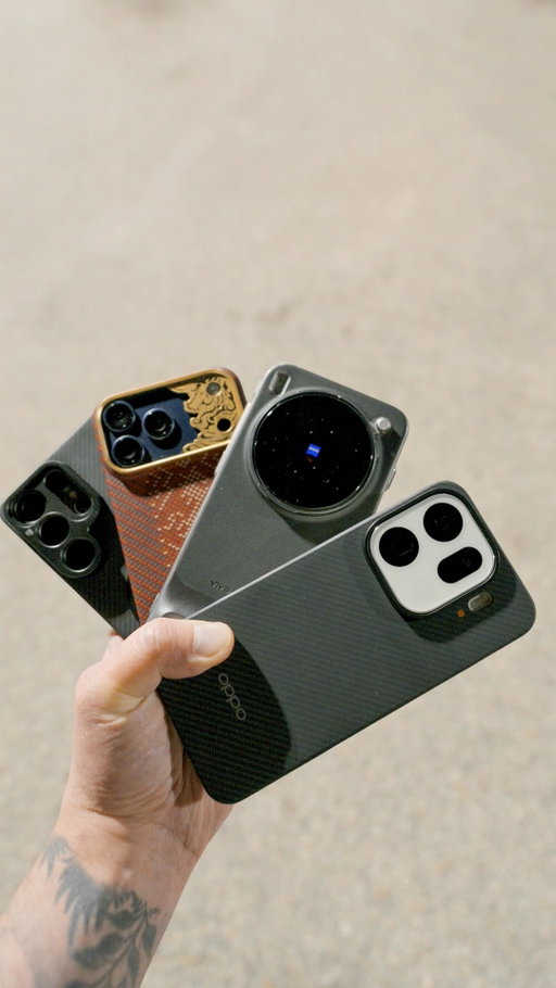 Let’s compare the low light video quality between the iPhone 17 Pro Max vs Galaxy S26 Ultra vs Vivo X300 Pro vs Oppo Find X9 Pro when using portrait video mode. Which phone do you think looks the best? 

#samsunggalaxy #iphone #vivo #oppo #portraitvideo
