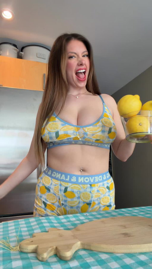 Spring is here and I’m obsessed with @devonandlang new lemon squeezy print! Get yours using my code Lexiiwiinters for money off ❤️ #reels #explore #undies #viral #devonandlang