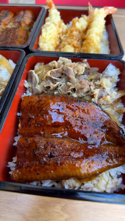 Checking out the Bento Boxes from @marugame_udon_usa! Each order of Grilled Eel, Tempura Shrimp, Unagi & Beef or Nikutama Bento comes with seaweed soup! #marugameudonusa