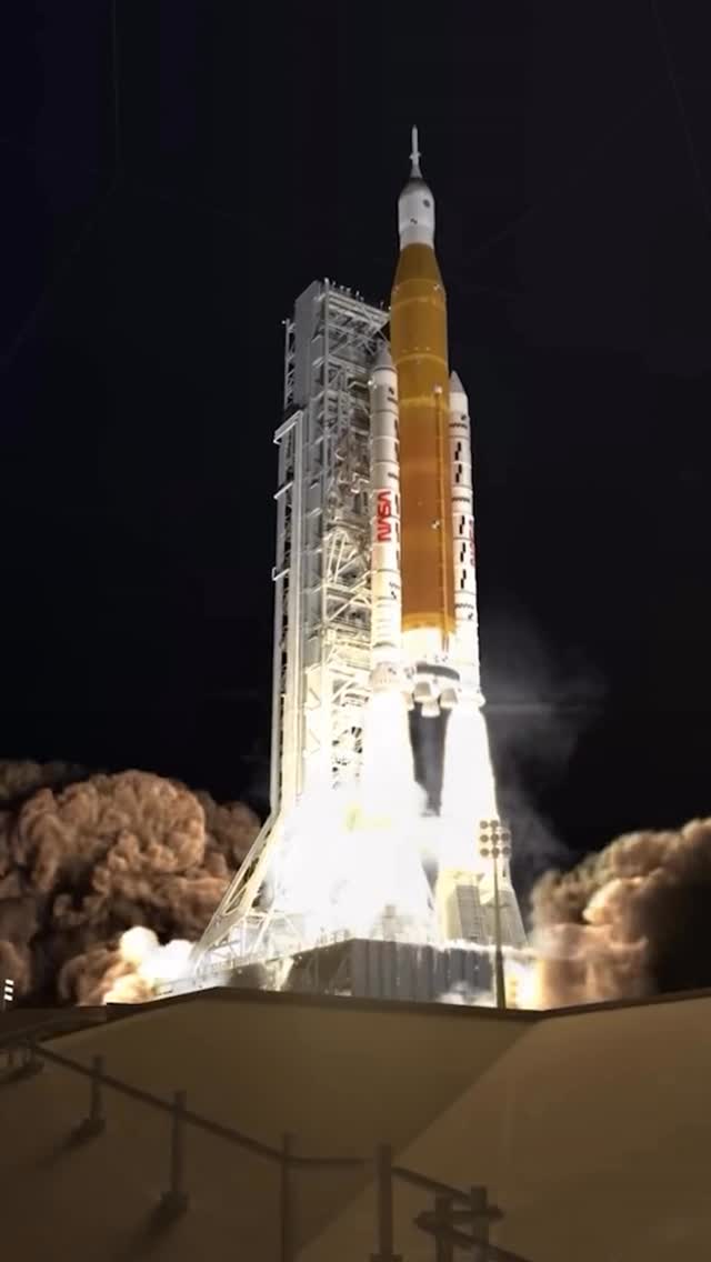 Around the moon and back in 10 days. @nasaartemis mission is set for launch. 4 Artemis II crew members will fly by the lunar far side at an altitude of approximately 3,000 to 9,000 miles, testing the Orion capsule and venturing further into deep space than anyone has gone before. 🇺🇸🇺🇸🇺🇸 #artemis