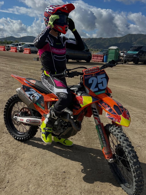 New day = New kit 🔥
@tld_moto