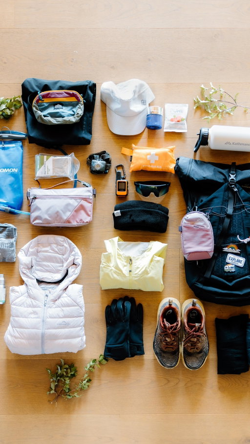 If you’re heading out on a day hike, this is my non-negotiable gear list. It’s not about overpacking, it’s about being prepared for whatever the day might bring. Having the right gear can make all the difference. Better to carry it and not need it, than need it and not have it! 

Here’s what I always carry in my pack:

• Waterproof jacket + pants
• Warm layers (thermal top & bottoms, beanie, gloves)
• Survival bag, whistle and PLB 
• Basic first aid kit 
• At least 2L water capacity + electrolytes 
• Food (lunch + snacks) plus a little extra in case
• Hat, sunscreen, glasses 
• Puffer jacket (in colder months)