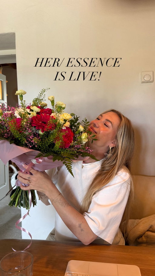 TODAY IS THE DAY! 
Meet: @heressence.tm ❤️‍🔥🌹✨

Het was een hele rit om hier aan te komen en dit is pas het begin. Ons hele hart en ziel zit erin en ik ben er heilig van overtuigd dat dit is wat de moderne vrouw mist en nodig heeft. 

We zullen we aankomende tijd meer delen, volg ons op @heressence.tm en blader er even doorheen. 

Als vragen hebt - stuur een berichtje. ❤️