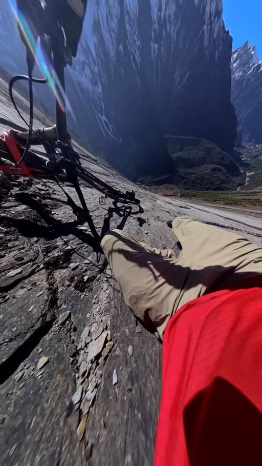 brakes said ‘good luck tho‘ ✌️😨

Ridgeline VII: The Forbidden Kingdom is out now and available on the Atherton YouTube channel! #mustwatch 

#pov #mtb #bikelife #freeride
