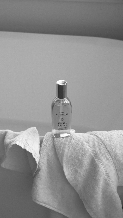 Slow mornings with @loccitane 🛁

Using the incredible, newly relaunched, Almond (Amande) Collection🧴[ad]

Not only does it leave skin smoother and firmer, it turns everyday, self-care moments into Provençal bliss! ☀️

#LOccitanePartner