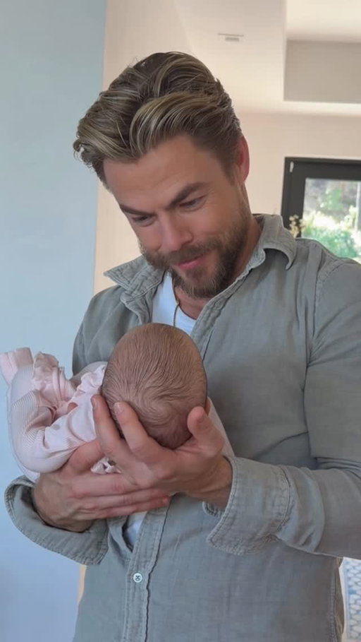 #ad 
They say time flies, but with Everley, I’m learning to slow down and savor every first. These tiny moments, her first smile, our little everyday memories, are everything. I can’t wait for all the firsts still ahead.
Share your precious firsts with me, by tagging me and @huggies what moments are you savoring? #huggiesfirsts