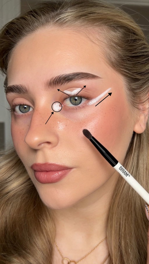 easy eyeshadow hack to get the perfect HALO EYE EFFECT ⭐️🫶🏼 
what i used:
@nyxcosmetics_uk jumbo eye pencil in ‘milk’ 
@makeupbymario ethereal eyes eyeshadow palette: the original 
@sheglam_official crystal jelly glaze stick in ‘rosy gem’ 
video inspo: @bianasoshnikova 🤍
#makeup #eyeshadowhack #makeuphacks #victoriasecret #eyeshadowlook