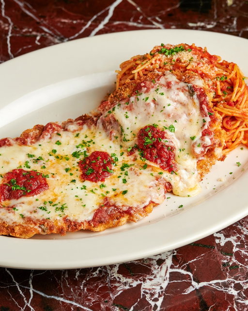 If Chicken Parmesan’s on the table, you’re doing dinner right. 😋