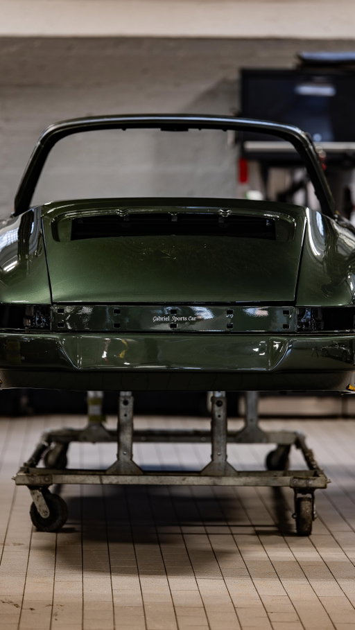 Back from paint… and it was worth the wait.

Our 1980 Porsche 911 Targa has officially been transformed in Oak Green Metallic—a timeless finish that perfectly captures the vision for this build.

Huge thank you to @gabrielsportscar for the incredible craftsmanship and attention to detail. The depth, the tone, the way this color comes alive in the light… this is what individualization is all about.

Next up: bringing it all together. Stay tuned.

#PorscheEnglewood #PorscheChallenge26 #PorscheRestorationChallenge #911Targa #OakGreenMetallic