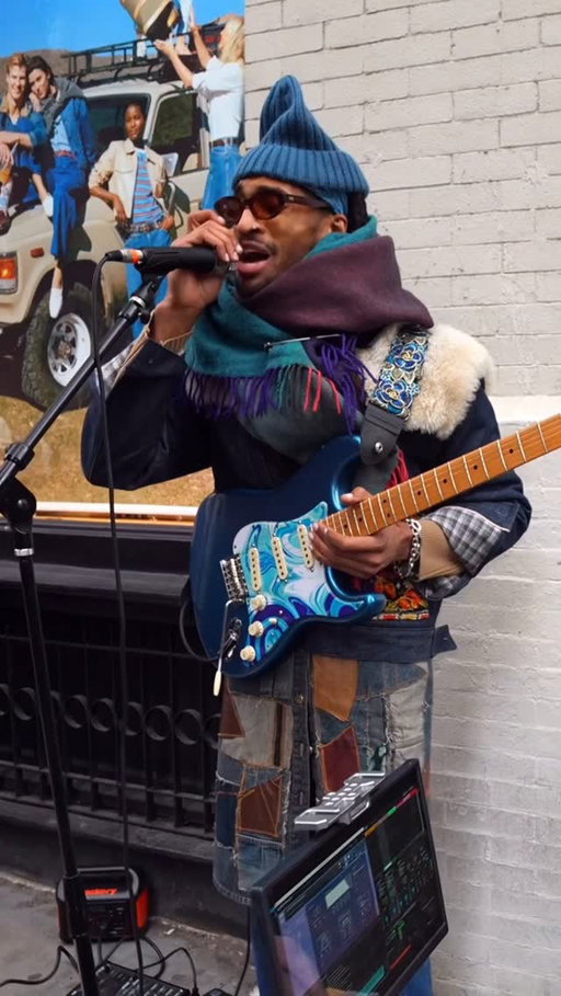 I walked past this busker in SoHo who was already holding down a crowd on his own. I didn’t want to disturb him, but he (and some friends) beckoned me over to jam. Even with our DIY setup holding a mic next to his amp, he sounded absolutely incredible 🤯 @gregbanksmusic