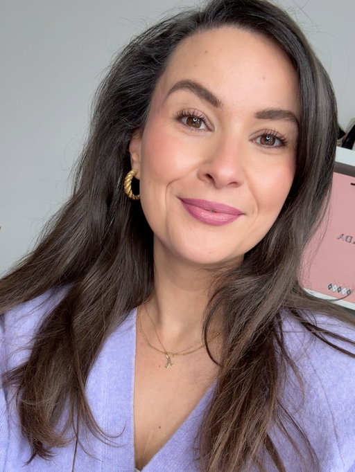 A little bit of makeup and at home blowout never hurt no one. PS: the new Marc Anthony blowout styling spray is amazing 🙌🏼 
@france.laure Enzymatic mask
@embryolisseca Lait Crème Concentré 
@marcanthonyhaircare Strictly Curls blowout styler 
@yslbeauty Or Rouge facial oil
@lorealparis Lumi Glotion 
@guerlain Terracotta concealer 
@yslbeauty Lash Latex mascara 
@yslbeauty Nude Lavallière blush 
@maccosmeticscanada Vino lip liner 
@pradabeauty lipstick in shade B10
