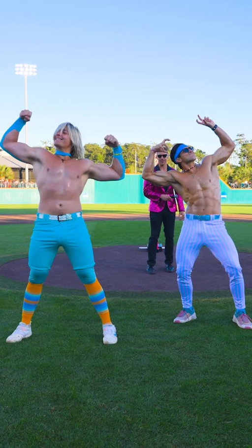 This one’s a tough one buttttt who ya got?? 👀

#partyanimals #locobeachcoconuts #dance #viral #reels