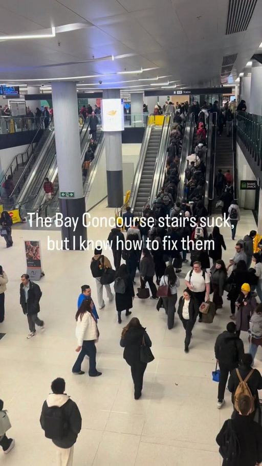 Small changes make big impacts. It’s time to fix the Bay  Concourse @metrolinx @mayoroliviachow or at least let us know why it won’t work. Transparency needs to happen!

#gotrain #unionstation #toronto #ontario #ttc