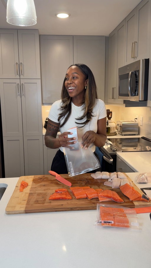 Breaking down that $265 meat haul 🥩

Here’s exactly what I got:

5lbs Salmon
3lbs Cod Fish
6lbs Buffalo Wings
3lbs Flank Steak
3.5 lbs Ground Lamb
5lbs Gulf Shrimp
5 lbs Chicken Thighs

All from @costco and @dklbfarmersmkt 

This will last me 3 months of high-protein meals 💪🏾

Where do you buy protein in bulk? 👇🏾

#intentionalliving #bulkshopping #meathaul #groceryhaul #mealprep