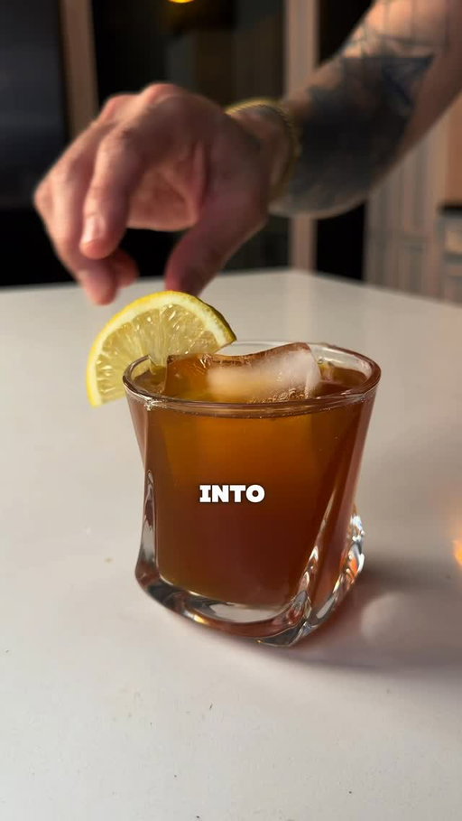 This is a clarified latte… and it literally turns milk into something that looks like water.
It sounds wrong, it looks wrong… but it actually works.

The acidity from the citrus separates the milk, and once you filter it, you’re left with a completely clear drink that still tastes like a latte.
Definitely not a quick recipe… but if you’ve got time, this is one of the coolest things you can try with coffee.

Recipe:
18g espresso → 36g out
Orange juice 40g
Lemon juice 10g
Vanilla syrup 1 oz
Water 100g
Pinch of salt
Milk 120g

Mix everything except milk, slowly pour over milk to curdle, stir lightly, then filter until clear.

Save this for later and let me know if you’d try it

#coffee #latte #coffeelover #espresso #coffeetime