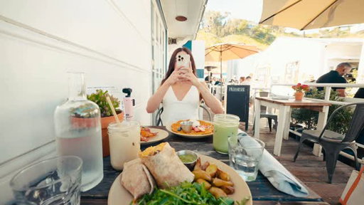 vlog files “Malibu” 🎞️🎥
@breemaliafit <3

#cinematicvideo #frankocean #malibufarm #couple #dateideas