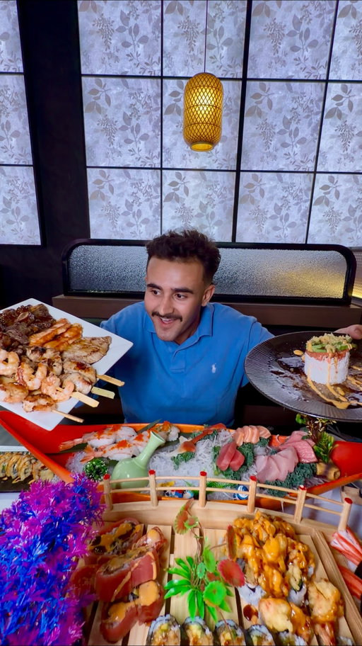 Arizona really got one of the craziest all you can eat sushi spots right now

📍 2100 S Gilbert Rd 1, Chandler, AZ 85286 #arizona #chandleraz #azfoodie #sushi #foodie