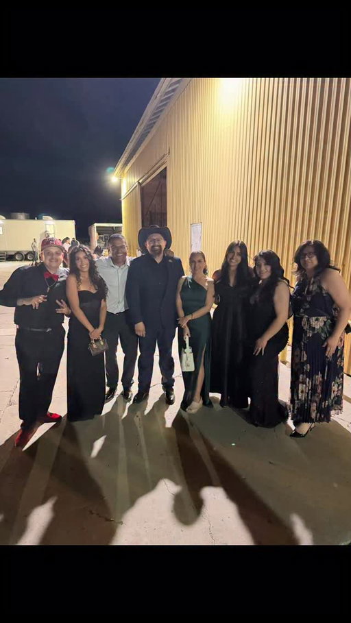 I know I've been MIA lately I've been super busy with family, and work but I wanted to thank the vecinos @ogcarnal62 @ogtoxica62 for inviting us to the quiceañera we had a blast!! I didn't record a lot because we were having to much fun!! #fyp #parati #quienceañera the vecinos know how to throw a party!! @natalientheaguilars @el_original.martinez @sfsourdoughsam @onlyjuanway31 @eltroquero88