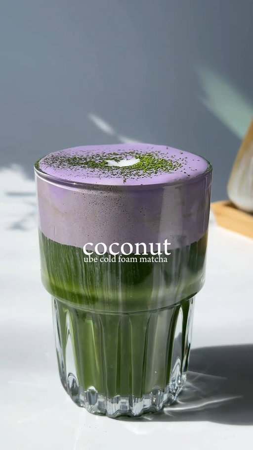 🥥🍵 coconut ube cold foam matcha 

coconut ube cold foam:
— 3 tbsp heavy cream
— 2 tbsp Thai coconut milk
— 1/2 tsp ube extract
— 1/2 tbsp condensed milk 

matcha:
— 2tsp matcha + 100ml of 175F water 

#homecafe #matcharecipes #matchalover